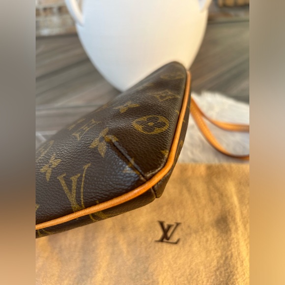 Louis Vuitton Monogram Partition Clutch/Wrislet Bag - Picture 9 of 16